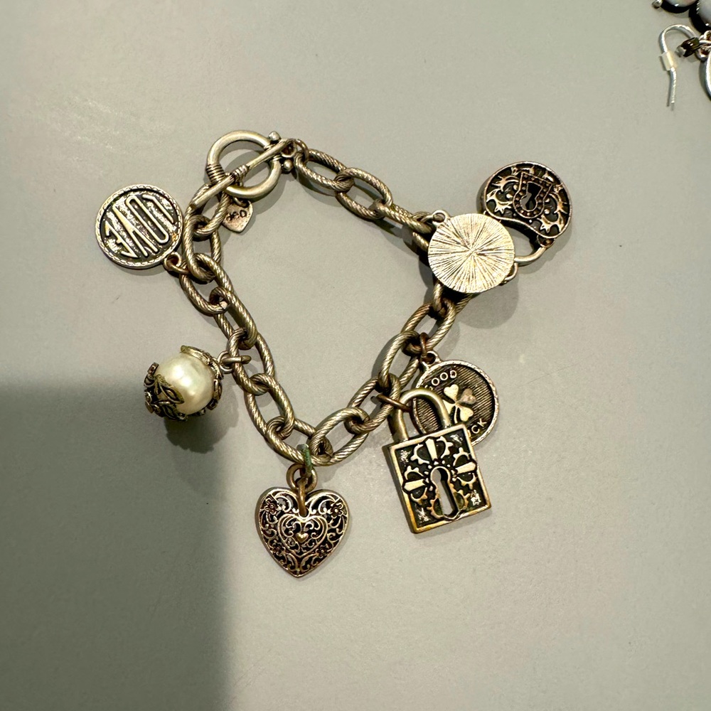 American Eagle Charm Bracelet. 🦅 $7 or part of 4 for $20 sale.